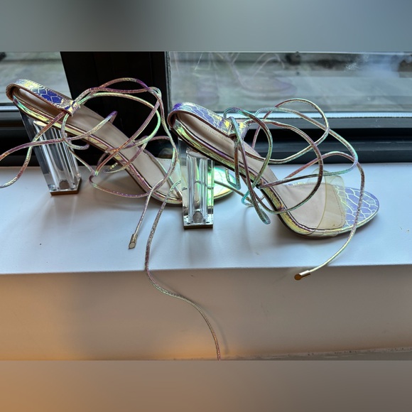 PRETTYLITTLETHING Snake Clear Holographic Block Heel Sandal - Picture 2 of 7